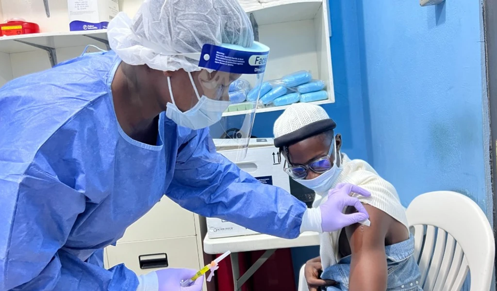 First participant vaccinated in a Phase 1 clinical study of the IAVI Lassa fever vaccine in the PREVAIL clinic, Redemption Hospital, Liberia. Credit: PREVAIL